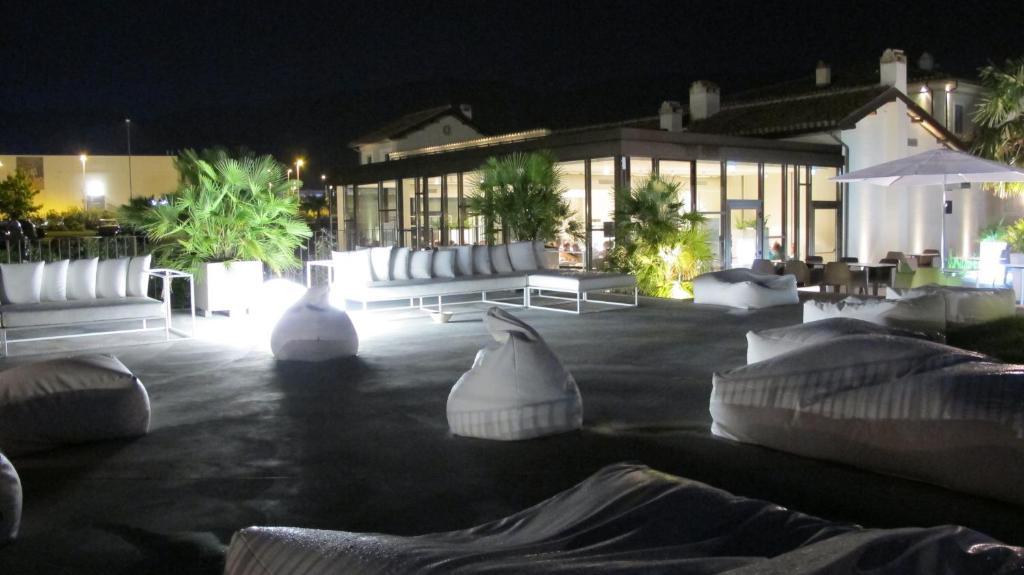 Hotel & Resort Le Colombare Foligno Exterior photo