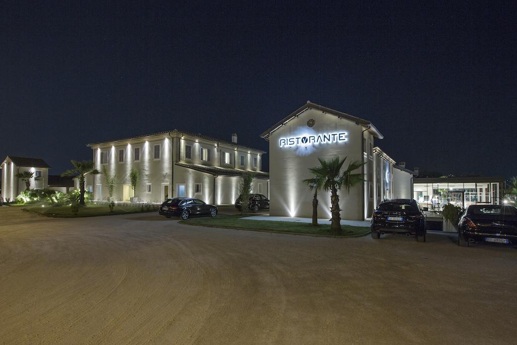 Hotel & Resort Le Colombare Foligno Exterior photo