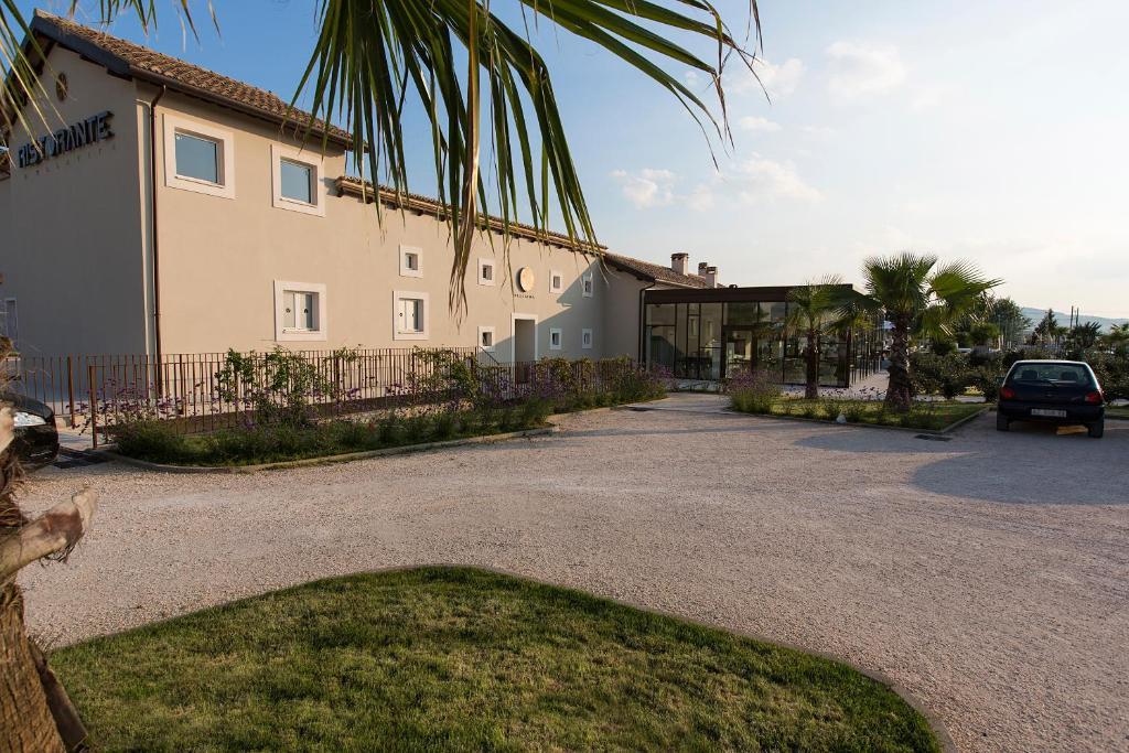 Hotel & Resort Le Colombare Foligno Exterior photo