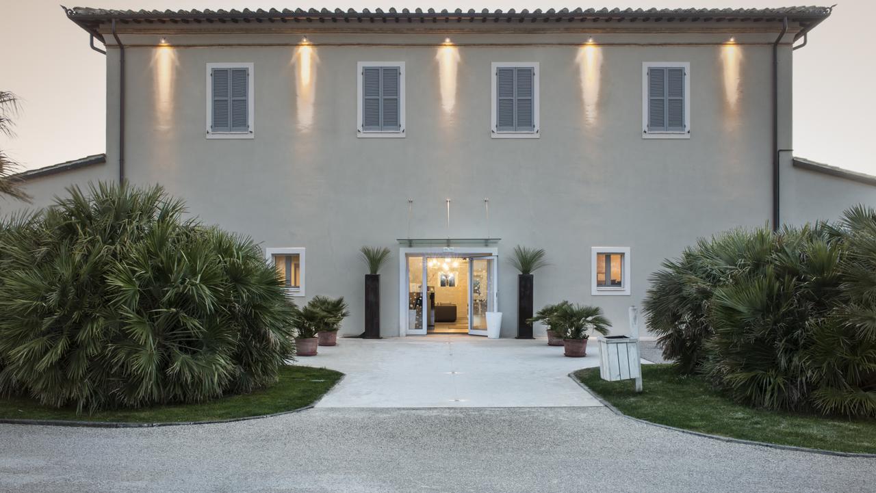 Hotel & Resort Le Colombare Foligno Exterior photo
